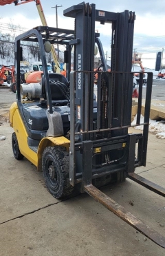 Used Equipment Sales Forklift, 5,000lb Komatsu FG25T-16 in Allentown PA